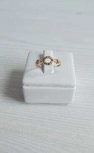 Auténtico Anillo Banda Oro Amarillo 750 18k Simple Delicado Circonita Círculo 1.3g Talla 7 NUEVO - Imagen 1 de 7