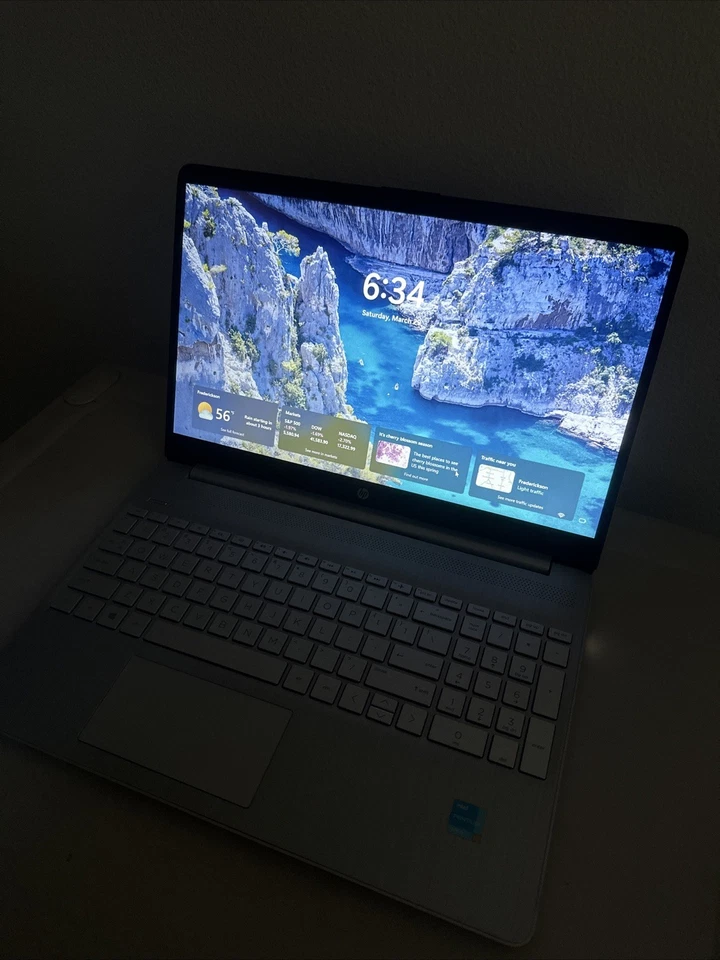 Portátil HP 15-dy2005tg | Pantalla 15 pulgadas | Pantalla táctil | PROBLEMA DE ALMACENAMIENTO LEER MÁS Foto 1 de 4