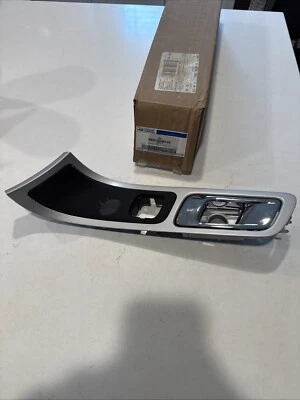 Manija de puerta interior delantera izquierda nueva Ford EB5Z-7822601-FA 2011-2015 Explorer  Foto 1 de 4