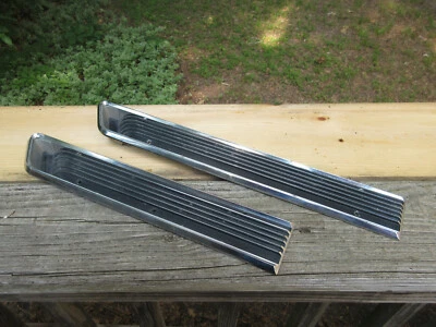 1966 Chrysler 300 front fender Vent Trim Molding 2579539 2579537 LH1 Driver Side - Image 1 of 4