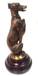 ANTICA SCULTURA VINTAGE BRONZO METALLO CANE LEVRIERO-ALTALENA SU BASE LEGNO - Foto 1 di 7