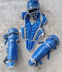 Wilson Catcher’s Gear Set Helm Brustschutz Beinschützer Intermediate blau - Bild 1 von 11