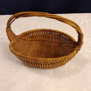 Pequeña cesta de recolección tejida con mango hecha de cañas marrón 5,5" Lx4" H - Imagen 1 de 5