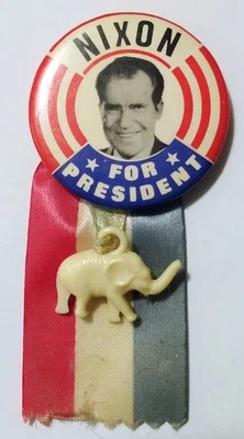 ВИНТАЖНАЯ КНОПКА КАМПАНИИ «НИКСОН» С ЛЕНТОЙ + ПЛАСТИКОВЫЙ СЛОН ПРИЛАГАЕТСЯ - Изображение 1 из 2