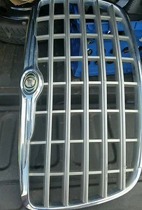 05 06 07 08 09 10 Chrysler 300M Front Grill Factory OEM (used) - Bild 1 von 3