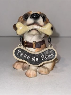 Perro marrón y negro con hueso hecho de resina. “Take Me Home” Foto 1 de 4