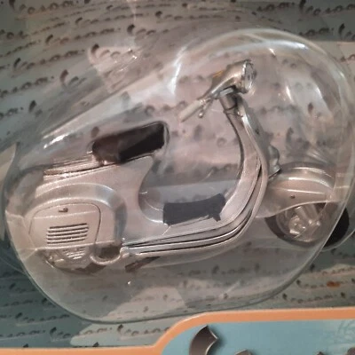 Maisto 31540 , Vespa Roller in verschiedenen Varianten und Farben , 1:18 - Bild 1 von 2