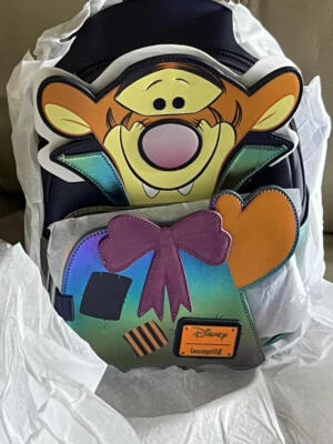 Mochila Loungefly Disney Halloween Vampiro/Drácula Tigger NUEVA Foto 1 de 4