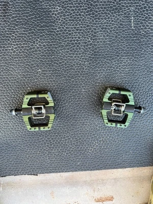 Crankbrothers Mallet Enduro Pedals (Green) - image 1 of 2