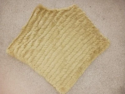 Poncho Chaqueta Remache Negro 100% Piel de Conejo Color Verde Salvia Talla Única Foto 1 de 4