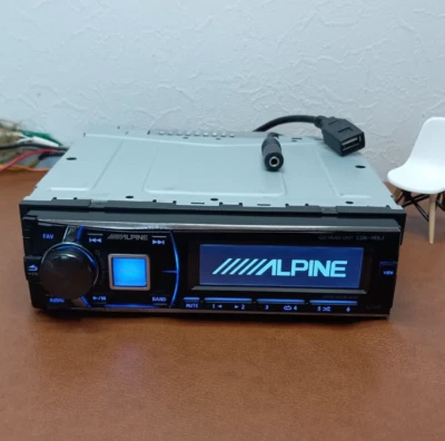 Alpine CDE-145J Ricevitore CD audio per auto 1DIN ingresso USB AUX testato sp... - Immagine 1 di 4