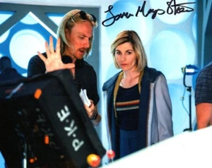 Autógrafo de Doctor Who: foto firmada por JAMIE MAGNUS STONE (Director, Flux) - Imagen 1 de 1
