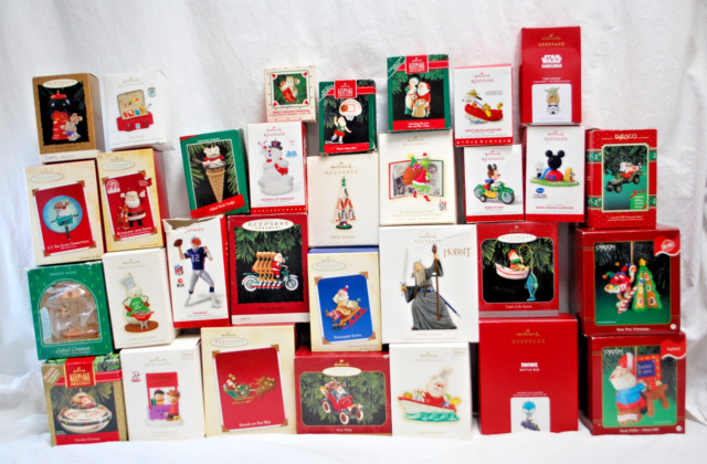 2000 Scholastic Entertainment, Carlton Cards, Heirloom Collection,  Clifford's TREE-mendous Ornament