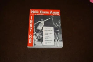 1967 1968 TSN SPORTING NEWS NBA BASKETBALL LEAGUE  GUIDE NR MINT - Picture 1 of 2