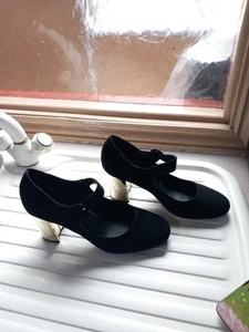 Really Smart Exc Cond Black Suede, Gold 3 Inch Block Gold Heel Oval Toe, 5 Shoe - Picture 1 of 12