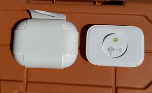 Apple AirPods Pro (2ème génération) avec étui de charge sans fil MagSafe (USB-C) - Photo 1 sur 8