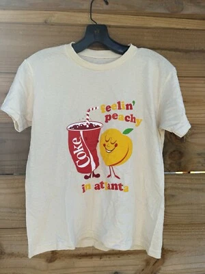 Camiseta Coca-Cola Atlanta Talla Juvenil Pequeña Feelin’ Peachy In Atlanta Coke Merch Foto 1 de 4