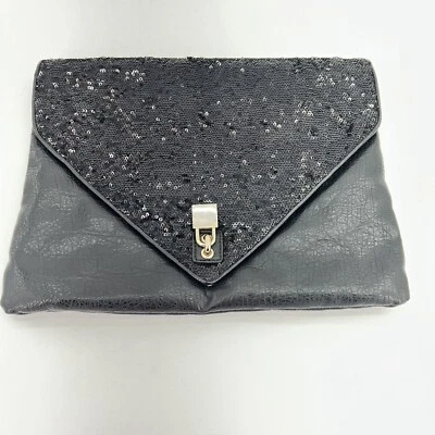 Bolso sin asas Alexis Hudson de cuero negro con lentejuelas con cierre sintético Foto 1 de 3