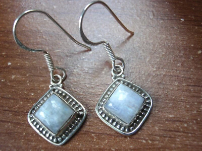 Pendientes colgantes cuadrados de piedra lunar con detalles de puntos de plata de ley 925 f106z Foto 1 de 2