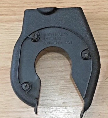 2006 Jeep Commander 2nd Row Upper Outer Seat Shield - image 1 of 4