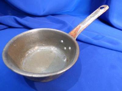 CASSEROLE ANCIENNE EN TÔLE. Jouet ancien,  maison de poupées, dinettes REF 6121 - Photo 1/4