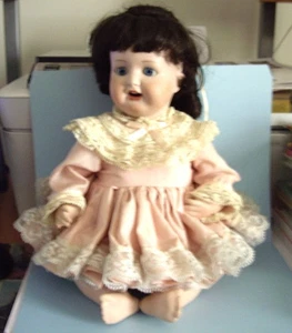 VINTAGE 15 ZOLL PORZELLANPUPPE..ALLE BEWEGLICHEN TEILE..TOP ZUSTAND - Bild 1 von 2