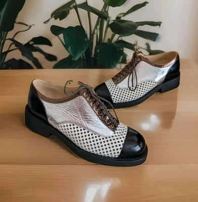 Chanel CC Logo Tri Color Oxfords Flats Saddle Shoes Cap Toe Leather Sz 38 G32330 - Image 1 of 4