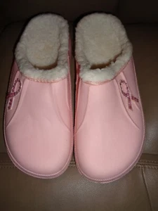 Zoccoli cancro al seno scarpe mules rosa nastro bling finto shearling NUOVI taglia 10 - Foto 1 di 5