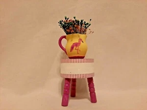 Miniature  Furniture Flamingo pink round table Yellow pitcher flowers - Picture 1 of 8