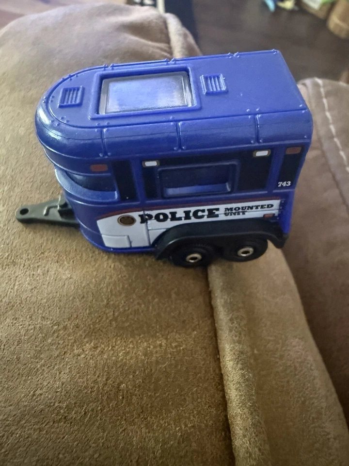 Matchbox 2016 Police 1/64 Pony trailer - Image 1 of 4