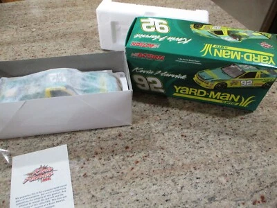 Camión Action 1/24 2005 fundido a presión Kevin Harvick #92 Yard-Man (autografiado) nuevo Foto 1 de 4