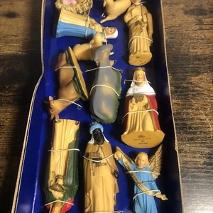 Vintage Nativity set 11 pieces hand decorated Hard plastic made in Hong Kong - Picture 1 of 11