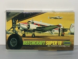 Aurora 1/60 Beechcraft Super 18 - Bild 1 von 1