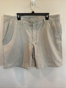 Under Armour Men’s Golf Shorts Loose Fit Size 42 Khaki Color - Picture 1 of 6