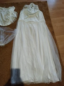 Hochzeitskleid Gr. 50 mit kurzem Schleier , Strumpfband und Bolero Gr. 48 - Bild 1 von 6