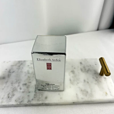 Crema hidratante Elizabeth Arden Millenium Day Renewal de 2,5 oz Foto 1 de 4
