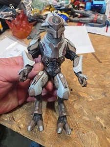 Figura de acción Halo Reach Serie 3 Elite Airborne Ultra gris con casco Mcfarlane - Imagen 1 de 24
