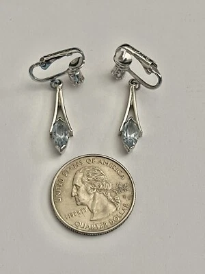 Vintage Avon Shiny Silvertone Light Blue Navette Dangling Clip Earrings Foto 1 de 3
