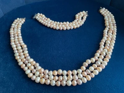 Fresh Water Pearl Necklace & Braclet, 8- 9 mm pearls 700.ct - Image 1 of 4
