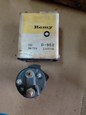 NOS 1957-1963 OLDSMOBILE  PONTIAC STARTER SOLENOID 1119798 D-952 NOS - Image 1 of 4