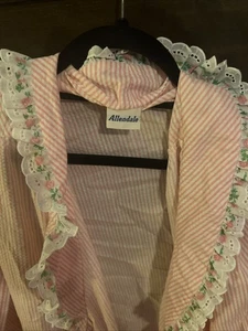 ALLENDALE VTG 60s/70s Womens Long Striped Lightweight Robe Ruffles Front Tie LG - Picture 1 of 6