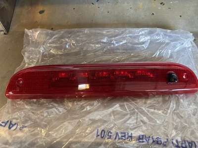 Ford Explorer, Escape, Mercury Mountaineer, Mariner 3ª luz de freio -8L2Z13A613A - Imagem 1 de 4