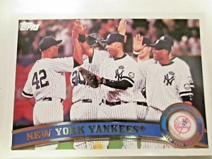 2011  New York Yankees  Team Set w/Mickey Mantle - Picture 1 of 2