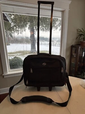 Estuche Bolsa para Computadora Portátil con Rueda Rodante American Tourister - Compartimentos con Cremallera Foto 1 de 4