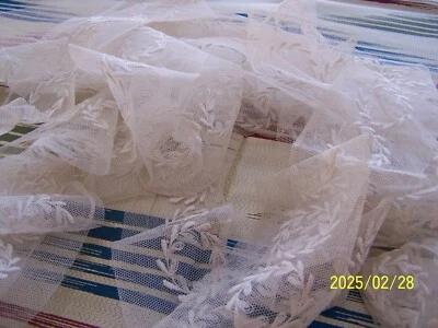 Dentelle ancienne. Ancien tulle brodé pour coiffe ou autre...  Réf N°273 - Photo 1/4