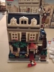 LEGO Creator Expert: Parisian Restaurant (10243) 100% Complete w/ Box And Manual