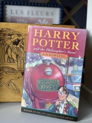 Harry Potter and the Philosopher's Stone - Young Wizard 3rd Print 1998 Hardback - Image 1 of 4