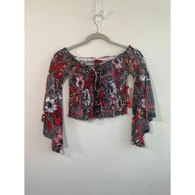 Blusa crop top floral feminina Hot Kiss. Tamanho médio - Imagem 1 de 4