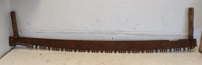 Antigua sierra de corte transversal para dos hombres 57" de largo oxidada, extremo roto, faltan dientes Foto 1 de 4