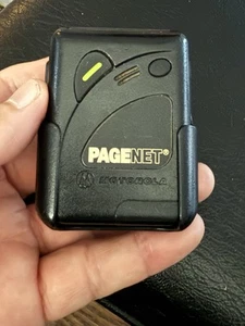 Vintage Motorola Pager Beeper Czarny z trydem wibracyjnym - Zdjęcie 1 z 4
